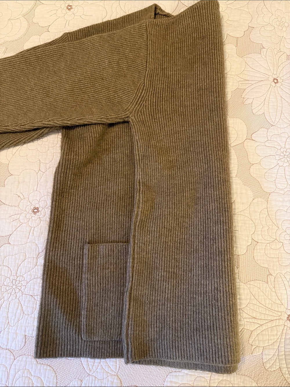 Classic oversized Ribbed Button Cardigan - Picture 5 of 6